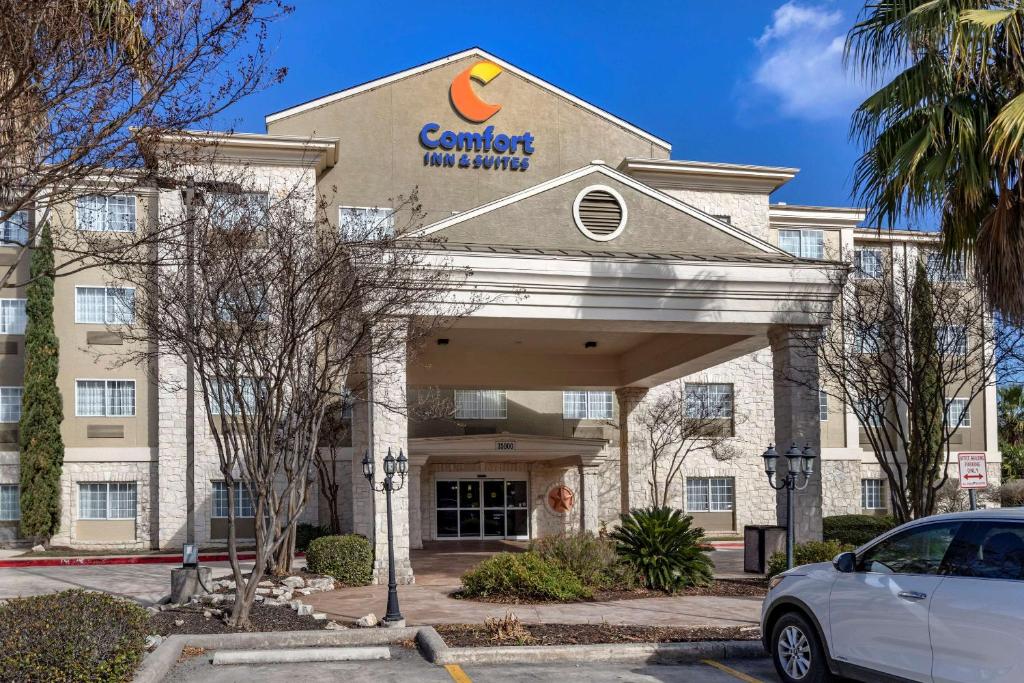 Comfort Inn & Suites Texas Hill Country Main image 1